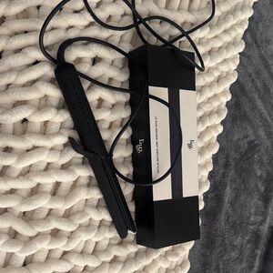 Lange Black Hair Straightener

Perfect condition. Used once.